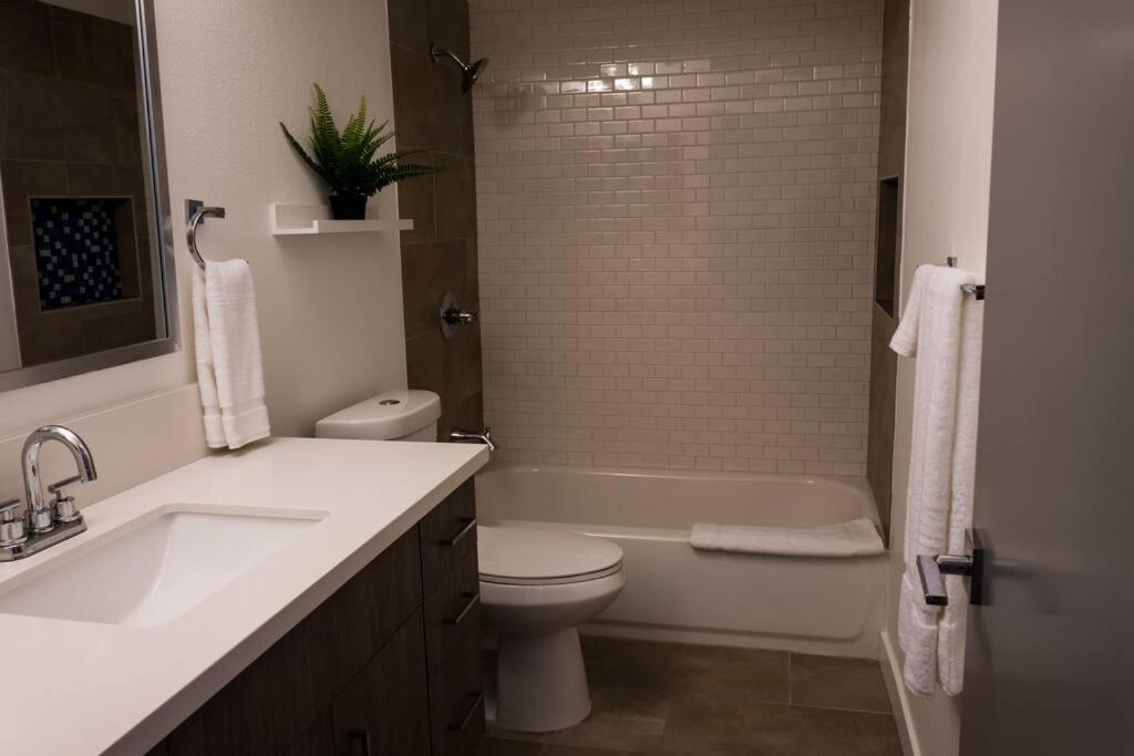 Stylish 2 Bed 1 And Half Bath Apartment Near Sofi Stadium, Lax, Forum Inglewood Bagian luar foto