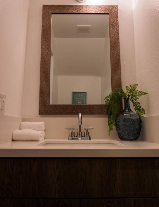 Stylish 2 Bed 1 And Half Bath Apartment Near Sofi Stadium, Lax, Forum Inglewood Bagian luar foto