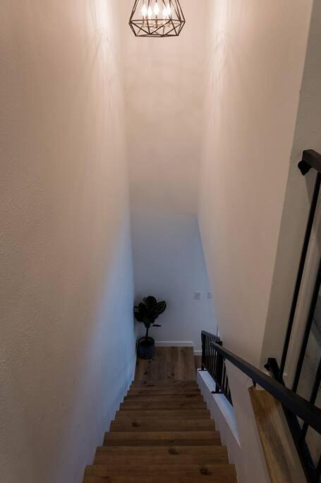 Stylish 2 Bed 1 And Half Bath Apartment Near Sofi Stadium, Lax, Forum Inglewood Bagian luar foto