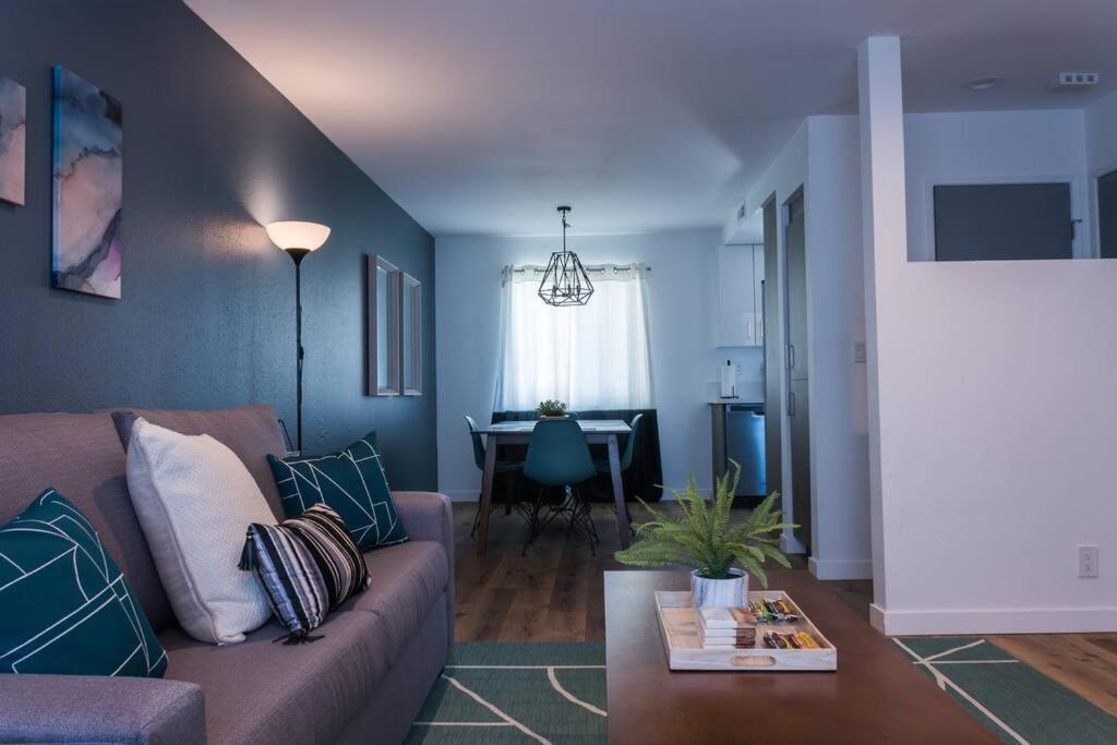 Stylish 2 Bed 1 And Half Bath Apartment Near Sofi Stadium, Lax, Forum Inglewood Bagian luar foto
