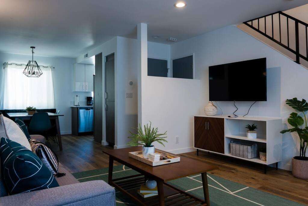 Stylish 2 Bed 1 And Half Bath Apartment Near Sofi Stadium, Lax, Forum Inglewood Bagian luar foto